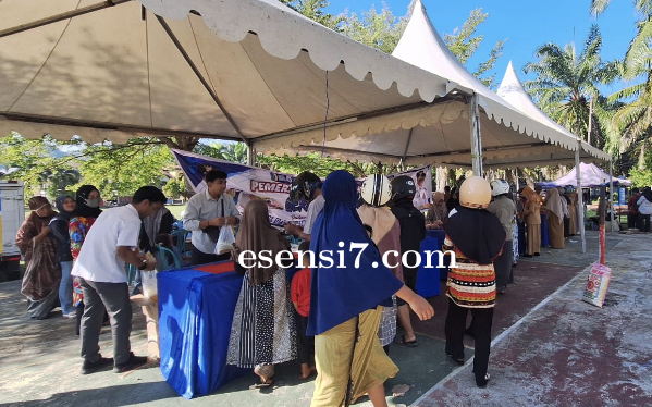 Hari Kedua Pasar Murah Pemprov Sulbar di Lapangan Ahmad Kirang Mamuju, 4 Ton Beras Terjual Habis*
