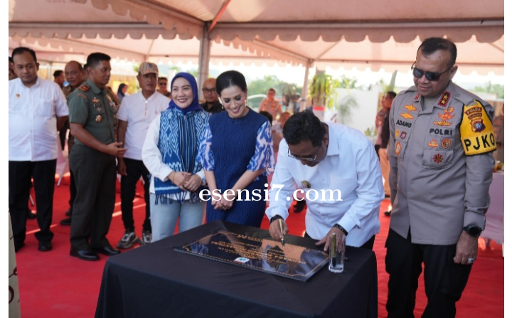 Pj Gubernur Bersama Wakil Ketua DPRD Sulbar Hadiri Soft Opening Dermaga Sandeq