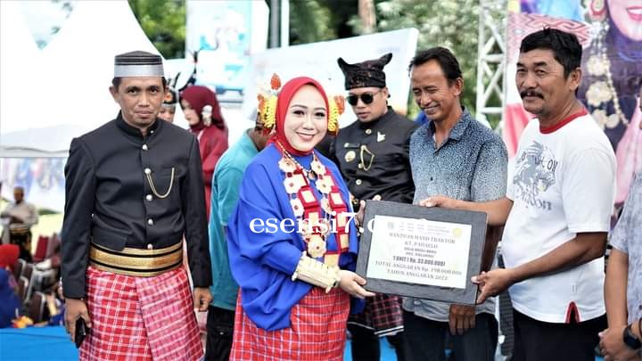 Pesta Rakyat Di HUT Mamuju Bertabur Bantuan Menuai Pujian